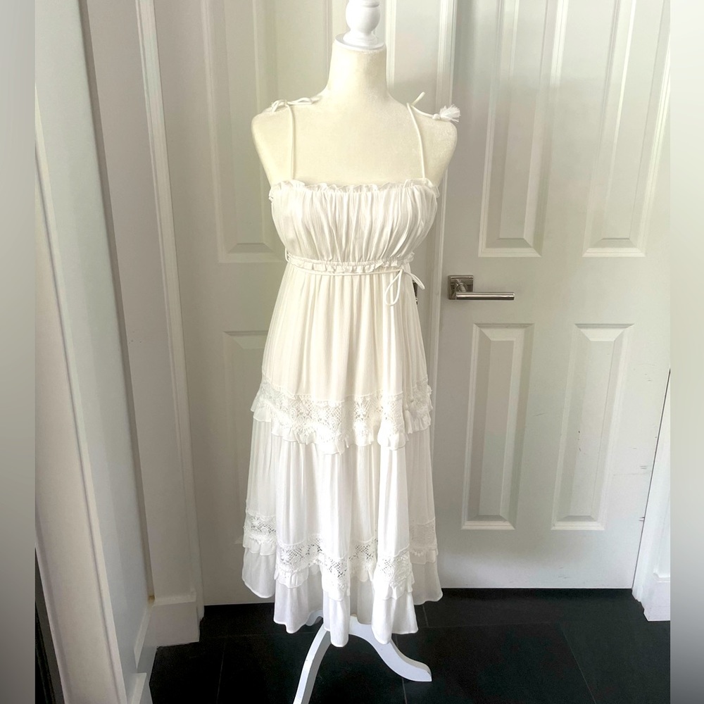Day and Moon Elegant White Maxi Dress